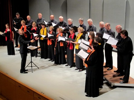 Zwölf Damen und ebenso viele Herren bilden den seit 2001 bestehenden, schlanken, aber musikalisch schlagkräftigen Feldkircher Kammerchor.