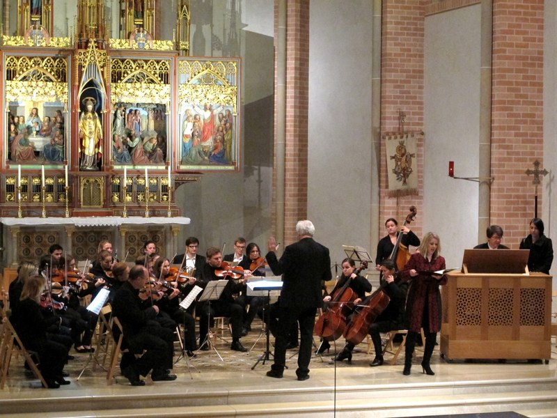 Im Altarraum der Bregenzer Herz-Jesu-Kirche präsentierte sich das Collegium Instrumentale unter Guntram Simma zunächst mit Werken der Klassik.