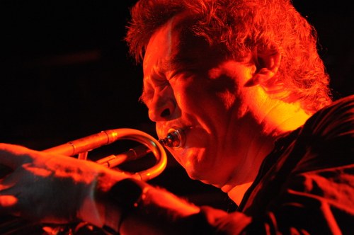 Nils Petter Molvaer liebt es, seinen Trompetenton mit vielfältigsten Mitteln zu verfremden