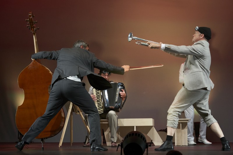 Marcus Nigsch hat drei Werke komponiert, die dem Musiktheater eine spezifische Note verleihen.