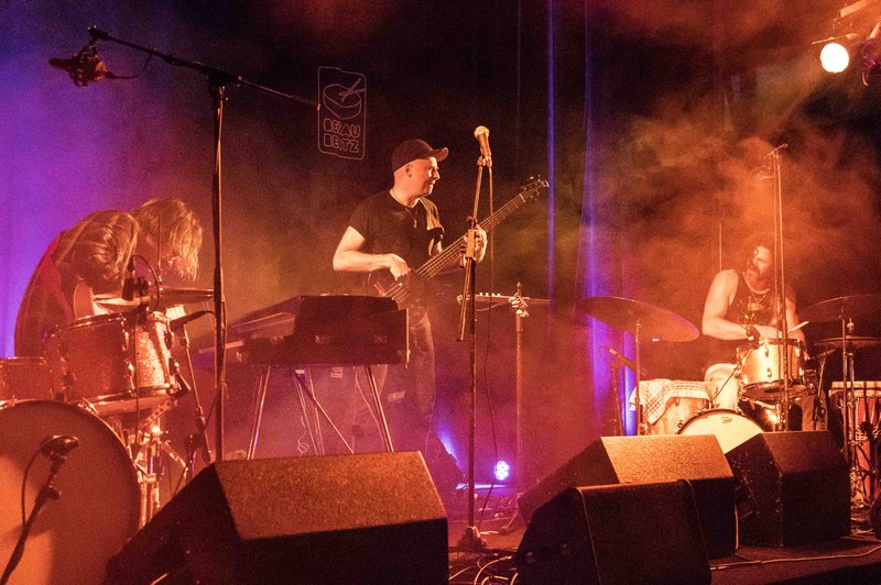 John Schröder, Wolfgang Zwiauer und Alfred Vogel wurden als Trio Intensivstation mit ihrer 45-minütigen freien Improvisation für viele zur ganz besonderen Herausforderung