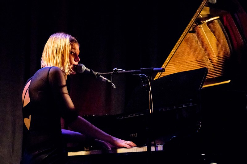 Freunde unkonventioneller, kritisch reflektierter Singer/Songwriter-Kunst sollten die New Yorkerin mit belgischen Wurzeln vermehrt auf dem Radar haben (alle Fotos: © Stefan Hauer)