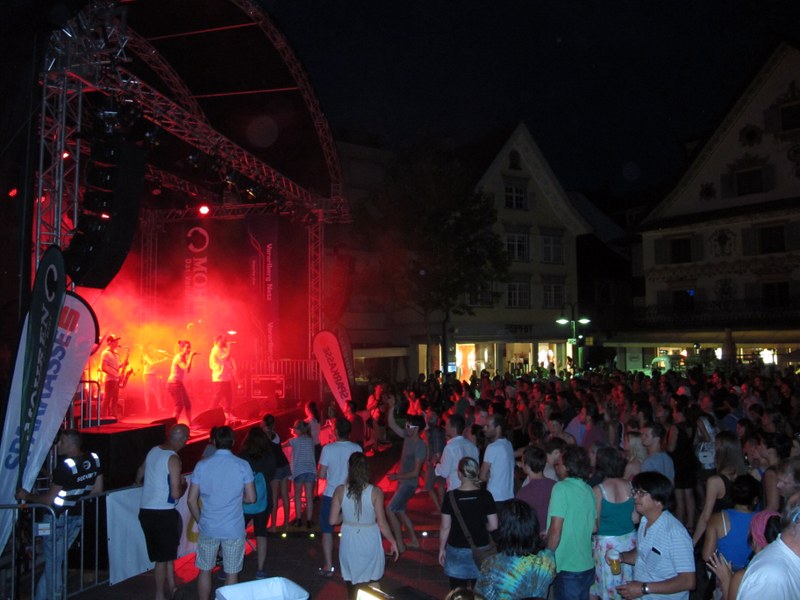 ... kein Wunder, dass die Bühne zu glühen begann (oder war es doch die Lightshow?)