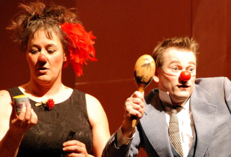 Anna und Otto spielen mit