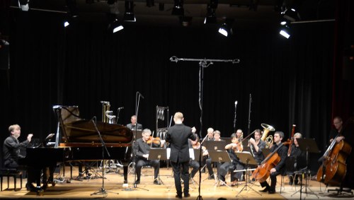 Die Uraufführung des Auftragswerkes „Lying in the grass, river and clouds" von Marc Sabat mit dem Ensemble Contrechamps Genève unter der Leitung von Michael Wendeberg war ein voller Erfolg.