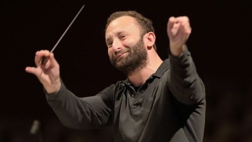 Kirill Petrenko führt gemeinsam mit dem Symphonieorchester Vorarlberg alle Mahler-Symphonien auf. Die Konzerte sind Marksteine in der Geschichte des Orchesters. Im Jahr 2017 soll die Zusammenarbeit weitergeführt werden.