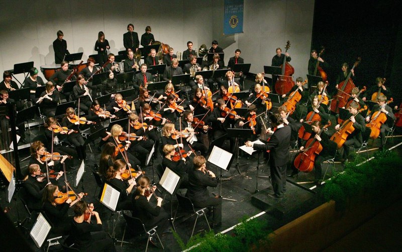Eine Herausforderung bietet das Musizieren im Jugendsinfonieorchester.