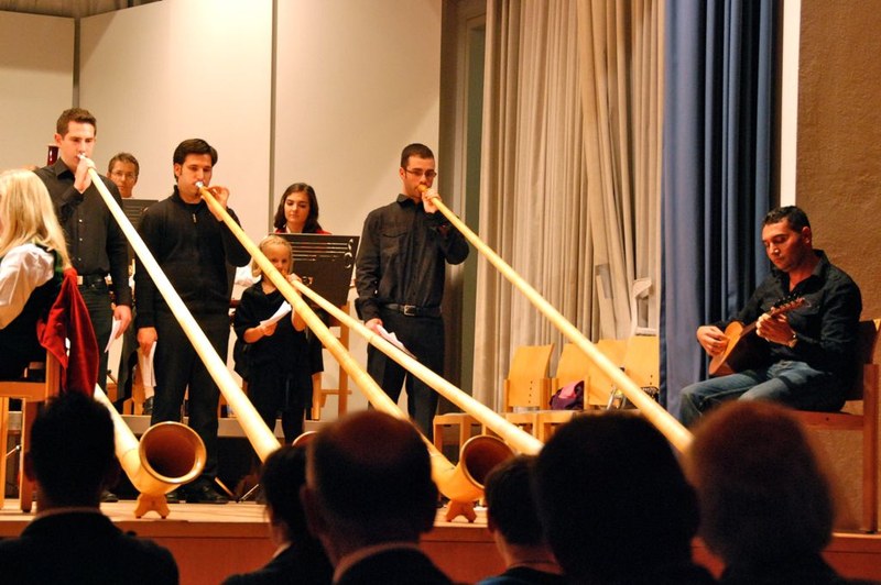 Das Alphornensemble der Musikschule Hard und Ömer Ay am Saz hatten eine nicht alltägliche musikalische Begegnung