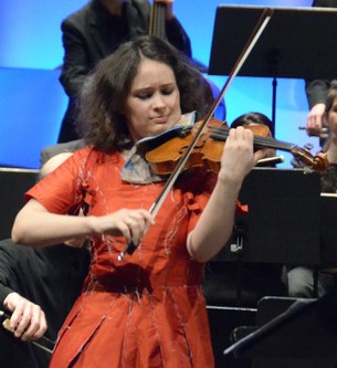 Patricia Kopatchinskaja musizierte mit purer Leidenschaft Mendelssohn Bartholdys berühmtes Violinkonzert, op. 64.