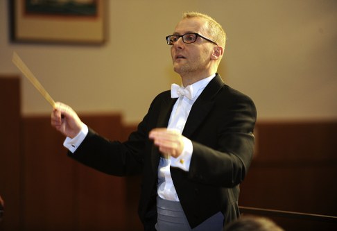 Der Landgerichtspräsident und Dirigent Willi Büchel ist Musikalischer Leiter der neuen Balzner Operettenproduktion "Im weißen Rössl"