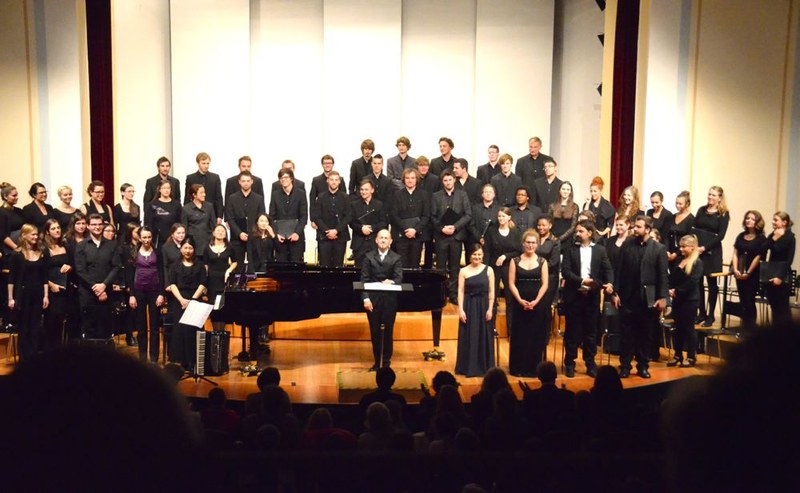 Die Solisten, der Chor und Instrumentalisten des Vorarlberger Landeskonservatoriums unter der Leitung von Benjamin Lack freuten sich über den begeisterten Applaus nach der Aufführung der "Petite Messe solennelle" von Gioachino Rossini.