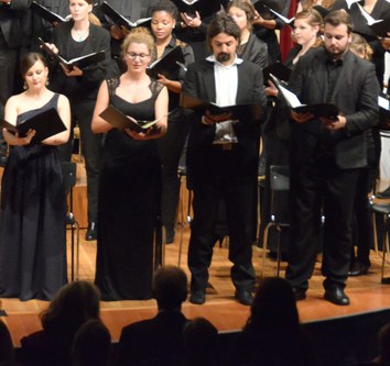 Julia Großsteiner (Sopran), Victoria Türtscher (Alt), Konstantinos Printezis (Tenor) und Milan Babic (Bass) interpretierten die solistischen Parts.