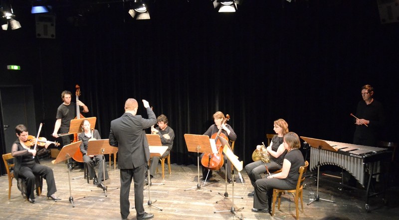 Das "ensemble plus" spielte engagiert, ließ bei der Uraufführung von Gerold Amann jedoch Fragen offen