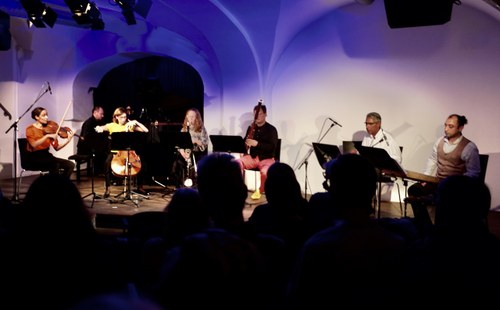 Im Rahmen des Schallwende-Festivals setzten hervorragende Musiker:innen im Saumarkt Feldkirch persische und europäische Musik zueinander in Beziehung.