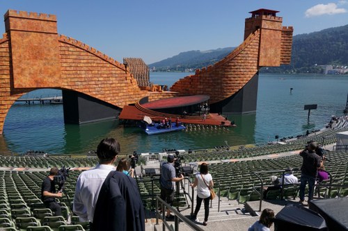 Praktisch unverändert wird heuer die erfolgreiche Produktion von Puccinis unvollendeter Oper „Turandot“ auf der Seebühne vom Vorjahr wiederholt. Sogar die drei „Turandots“ von 2015 kommen wieder.