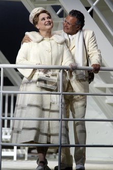 Michelle Breedt und Robert Saccà als Walter