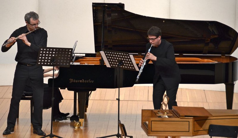 Adrian Buzac (Oboe), Eugen Bertel und Yukie Togashi am Klavier musizierten farbenreiche und unterhaltsame Werke
