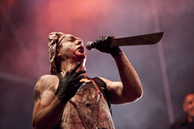Alle Angst haben, Stahlzeit machen Rammstein nach