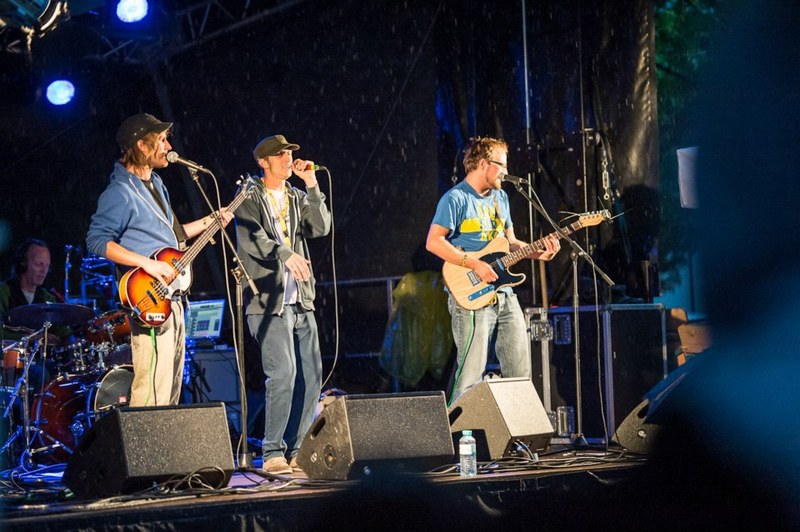 LinksabbiegA kombinierten Mundart-Rap mit guten Gitarrensounds