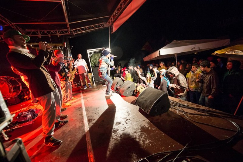 Das Pullup Orchestra machte super Stimmung und brachte Sonnenschein auf die Bühne