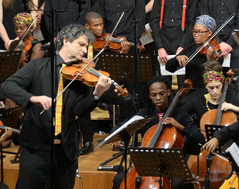 Klaus Christa spielte die Soloparts in den neuen Kompositionen von Simon Frick und David Helbock ausdrucksstark.