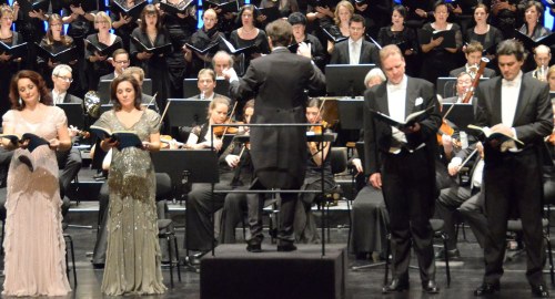 Die Haydnmesse erklang mit dem Solistenquartett Letizia Scherrer (Sopran), Judit Scherrer (Alt), Andreas Weller (Tenor) und Günter Haumer (Bariton). Deren Stimmen ergänzten sich gut.