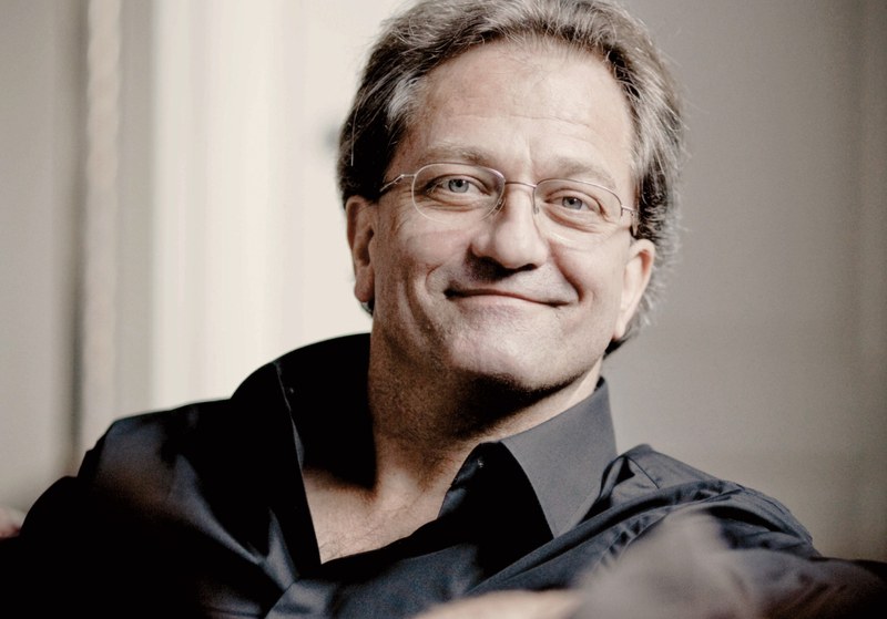 Seit elf Jahren ist der Südafrikaner Gérard Korsten als Chefdirigent die musikalische Instanz des SOV, wenn es um Programmplanung und Verpflichtung von Solisten und Dirigenten geht (Fotos SOV/Dietmar Mathis)