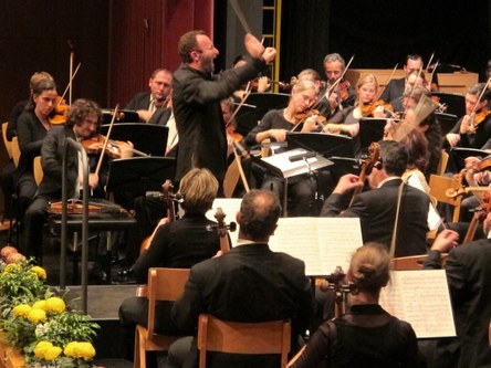 Auf der neuen SOV-CD „Sternstunden“ Vol. 2 wird auch der weltberühmte Dirigent Kirill Petrenko mit einem Satz der 3. Symphonie von Mahler vertreten sein.