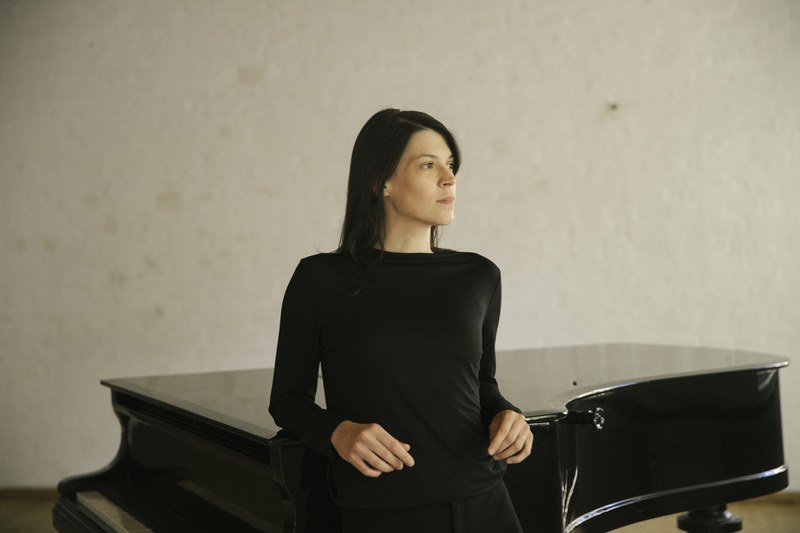 Verena Zeiner wird am 10.6. auch Stücke aus ihrer neuen Solopiano-CD "No Love Without Justice" präsentieren (© Ina Aydogan)