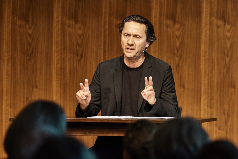 Ulrich Reinthaller machte mit seinen Gedichtrezitationen einen tiefen Eindruck.