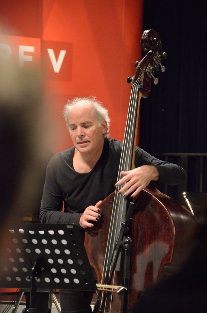 Peter Herbert war solo als Kammermusiker sowie als Solist mit Orchester und darüber hinaus als Komponist zu erleben.