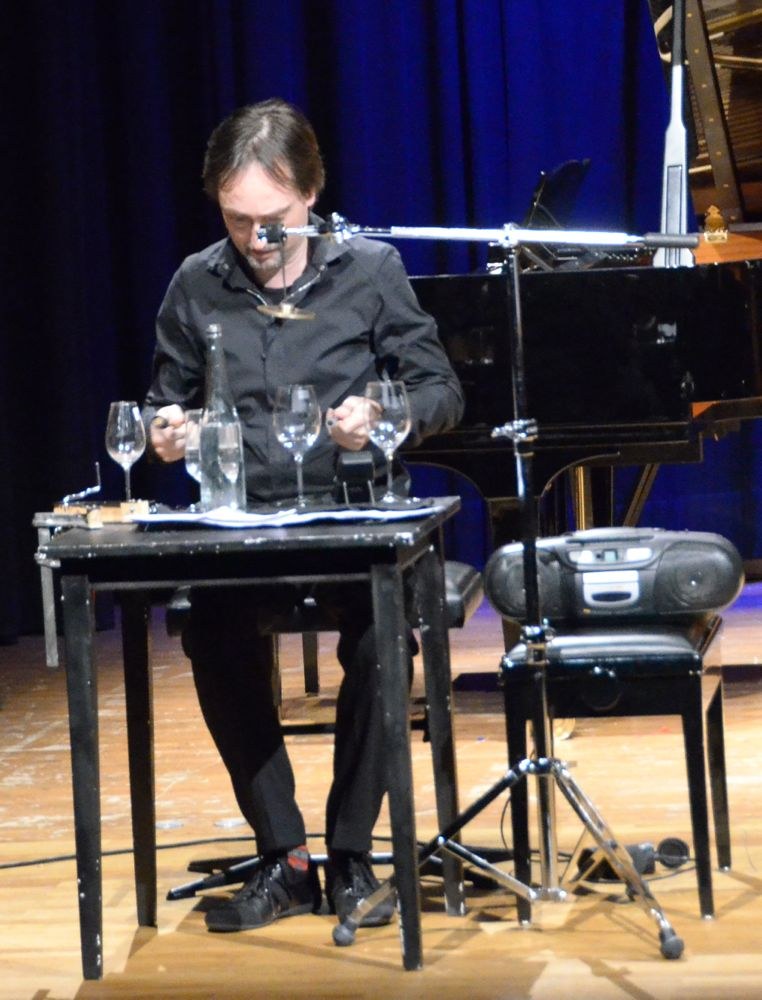 Yair Klartag wählte ein außergewöhnliches Instrumentarium.