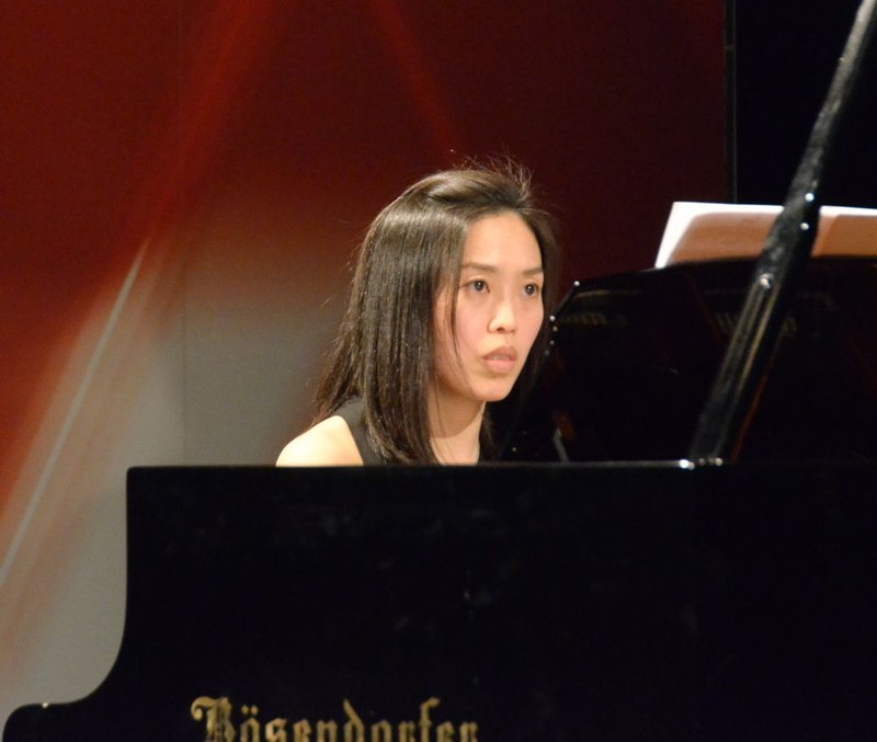 Eine kraftvolle und höchst konzentrierte Werkdeutung von Michael Floredos "Orpheus' Rückkehr' bot Yukie Togashi.