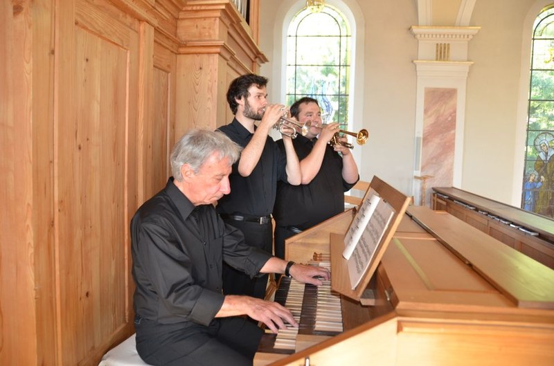 Bruno Oberhammer, unterstützt von den Trompetern Gabriel Maria Morre und Thomas Vötterl, kristallisierte die Klangschönheit der Schönach-Orgel in Hittisau unter anderem mit Werken von Johann Pachelbel und Max Reger heraus.