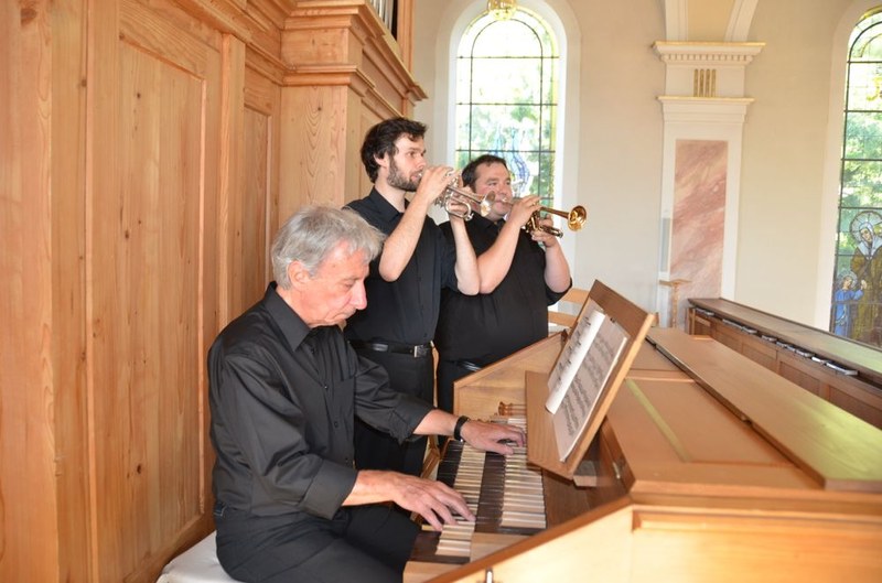 Bruno Oberhammer, unterstützt von den Trompetern Gabriel Maria Morre und Thomas Vötterl, kristallisierte die Klangschönheit der Schönach-Orgel in Hittisau unter anderem mit Werken von Johann Pachelbel und Max Reger heraus.
