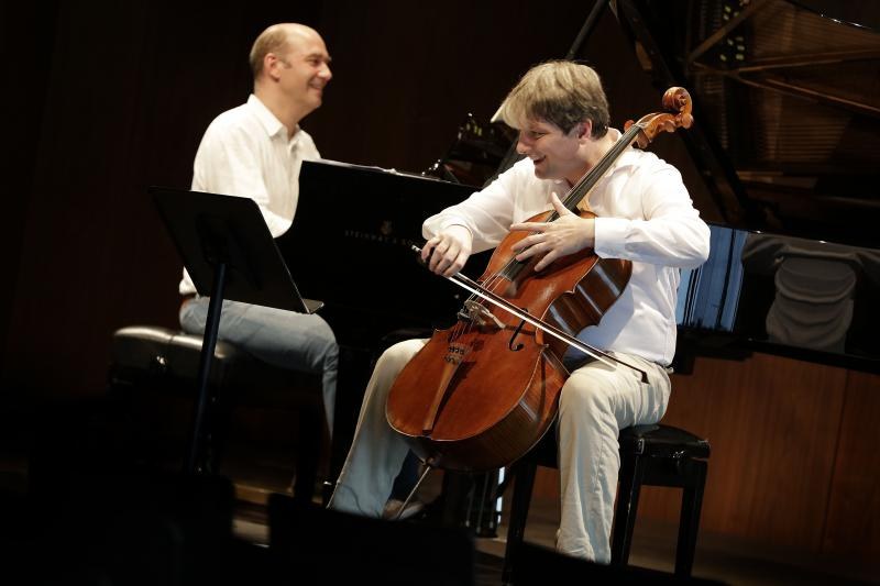 Der Cellist Jérome Pernoo und der Pianist Jérome Ducros spielen seit 1995 im Duo. Die gute Korrespondenz der beiden Musiker zueinander ergab aufregende Werkdeutungen. (Fotos: Anja Köhler)