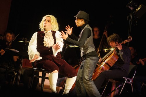 Sonia Tedla Chebreab in der Hosenrolle des Dichters Severino im Disput mit dem Prim‘ Uomo Paolo Lopez.
