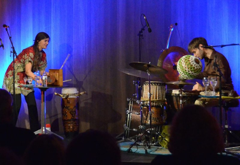Antoine Duijkers an den Percussions und Filippa Gojo hatten einen großen Spaß beim musikalischen Austausch.
