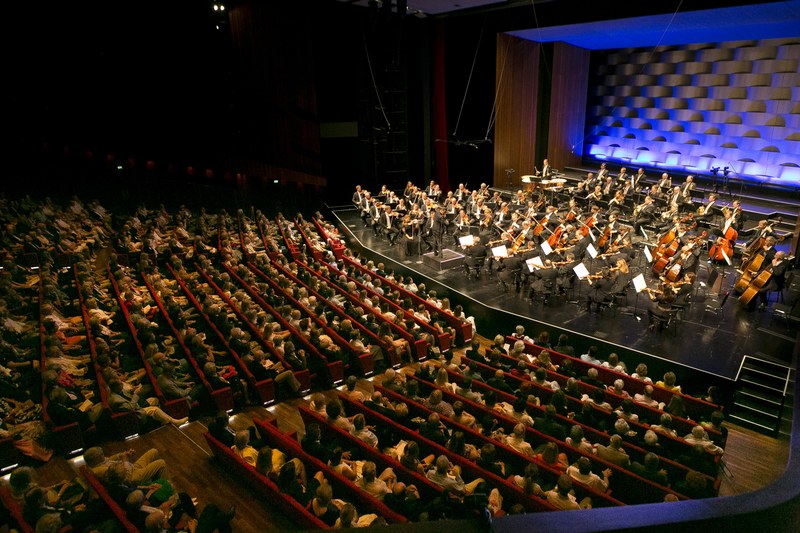 Das Publikum im Bregenzer Festspielhaus folgte den Werkdeutungen konzentriert und goutierte die Hörerlebnisse mit viel Applaus. (Foto: Dietmar Mathis)