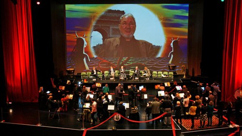 Für den Komponisten und Entertainer HK Gruber, der aus Paris zugeschaltet war, bedeutet Bregenz pure Vorfreude auf die Uraufführung seiner neuen Oper (© Bregenzer Festspiele, Karl Forster)