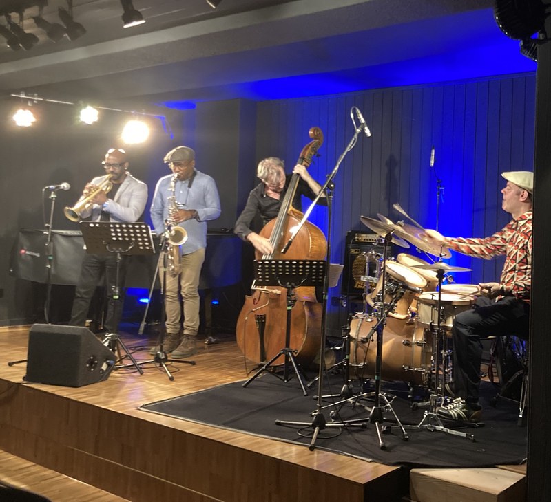 Die Brüder Jorge und Maikel Vistel, Francois Moutin und Florian Arbenz bei ihrem Konzert in der Tangente, bei dem sie viele Eigenkompositionen spielten