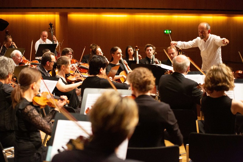 In der Kulturbühne AmBach boten die engagierten Musikerinnen und Musiker mit Werken von Anton Fils und Kurt Atterberg eine inspirierende Sonntagsmatinee.