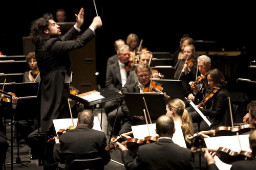 Glänzendes Dirigenten-Debüt für den Moskauer Moskauer Dmitri Jurowski ©Bregenzer Festspiele / Dietmar Mathis