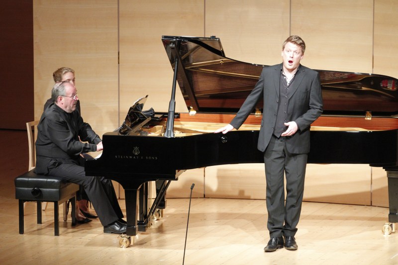 Daniel Schmutzhard und Helmut Deutsch wurden stürmisch gefeiert. (Foto: Schubertiade)