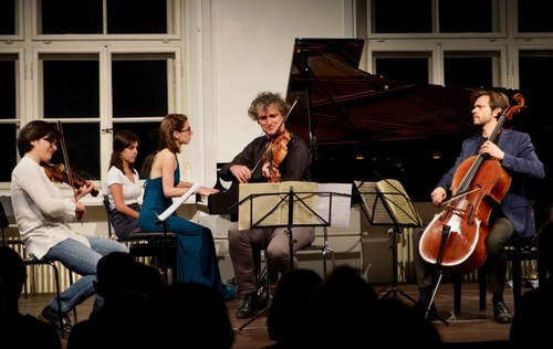 Fabiola Tedesco, Klaus Christa, Mathias Johansen sowie Anna Magdalena Kokits am Klavier widmeten sich den Klassikern, unter anderem Johannes Brahms' Klavierquartett, op. 25.