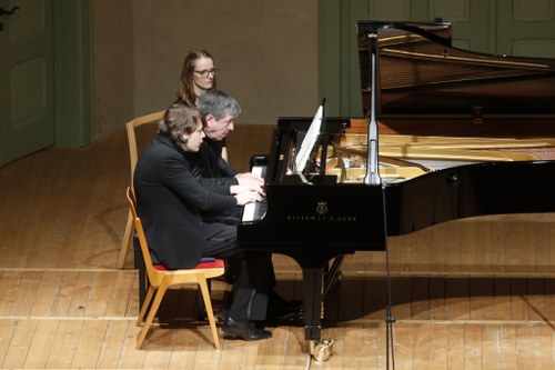 David Fray interpretierte gemeinsam mit seinem ehemaligen Lehrer und Mentor Jacques Rouvier Klavierwerke zu vier Händen von Franz Schubert.