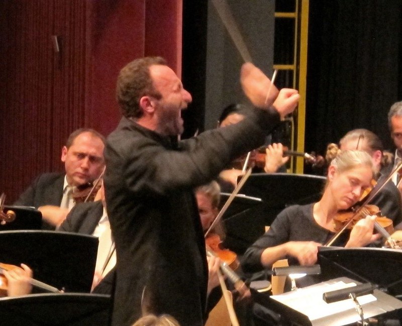 Kirill Petrenko lebt und durchlebt die Musik. Fritz Jurmann hat diesen Moment beim Konzert im Reichshofsaal in Lustenau eingefangen.
