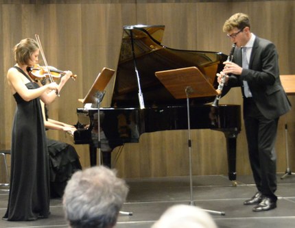 Natalia Sagmeister an der Violine, Keiko Hattori am Klavier und Alex Ladstätter an der Klarinette - das "Ensemble Pagon" - begeisterten die zahlreichen Besucherinnen und Besucher im vorarlberg museum mit einem inspirierenden Konzert.