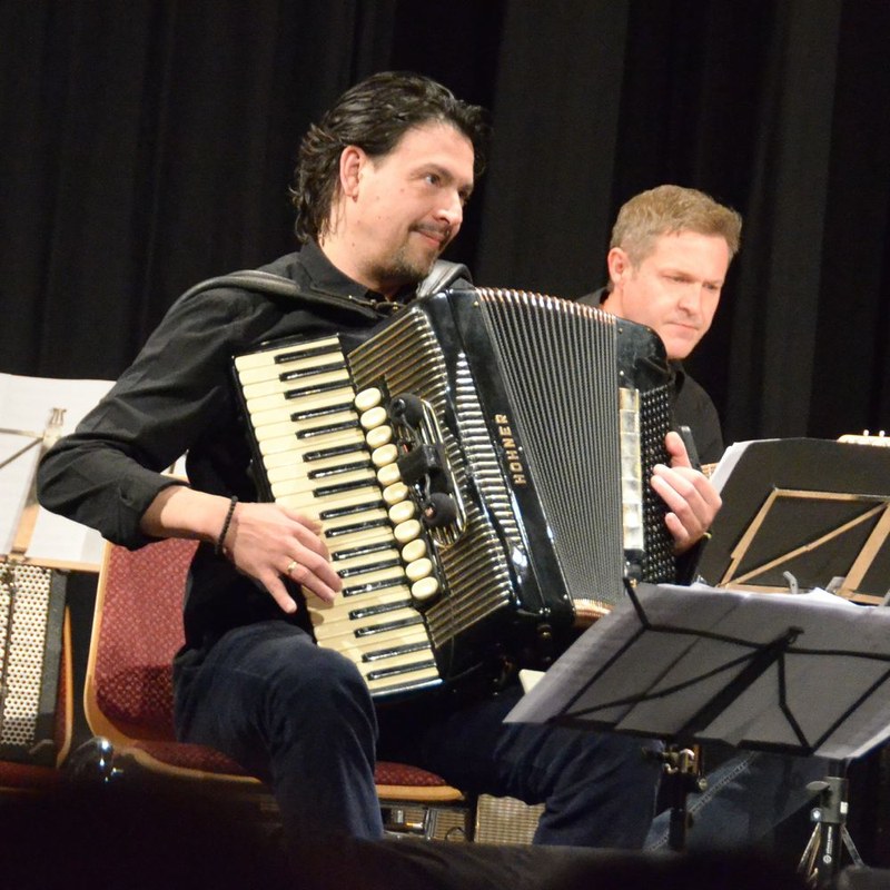 Goran Kovacevic bereicherte das Konzert mit seinem Spiel und seinen Soli.