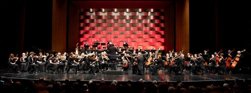 Das Staatliche Sinfonieorchester Russland unter der Leitung von Andrey Boreyko präsentierte im Bregenzer Festspielhaus eine hervorragende Werkauswahl und bot ansprechende Werkdeutungen, die das russische Flair der Kompositionen gut zur Geltung brachte.